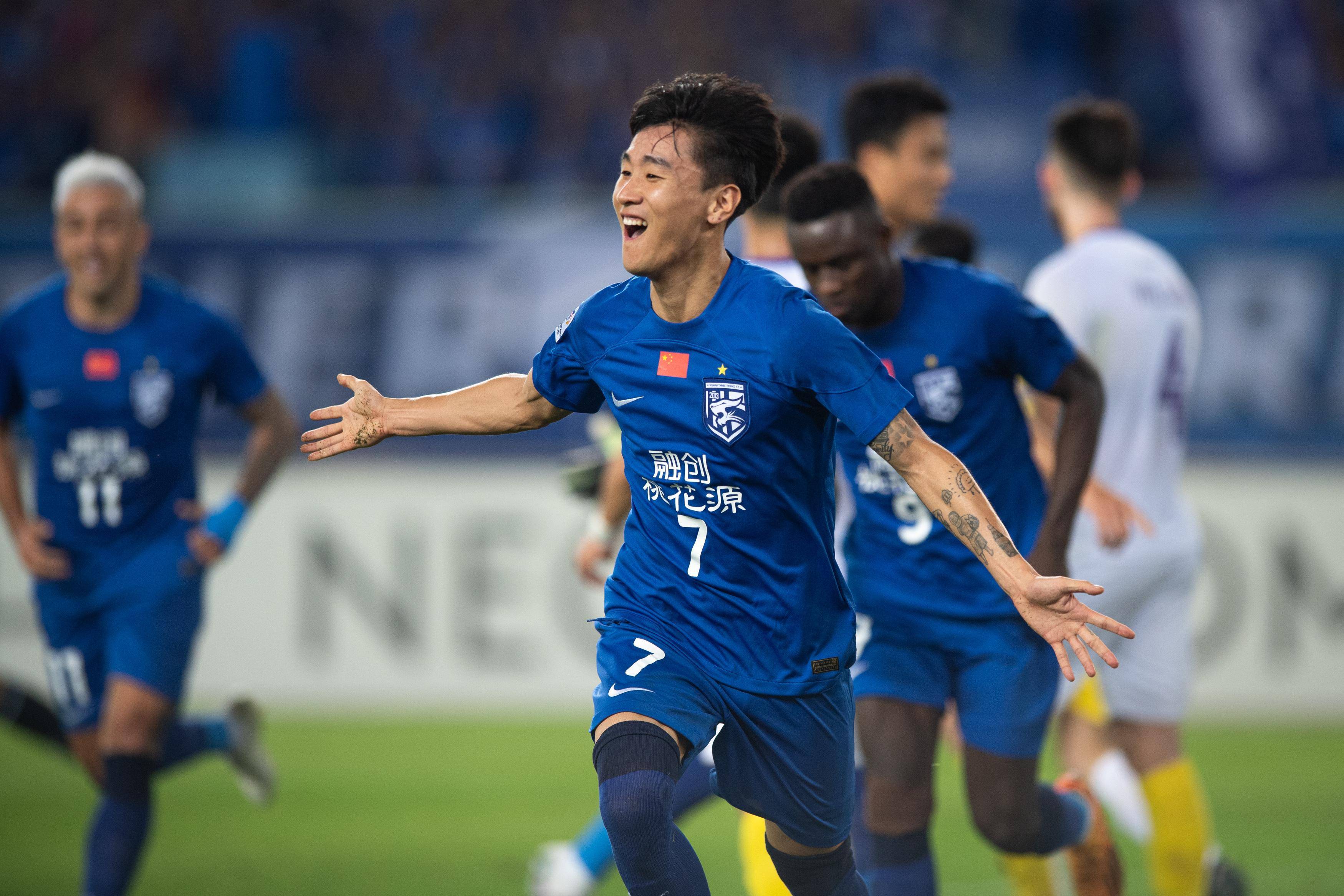 关于掘金不断突破！，JackeyLove连续十场比赛得分超过战术调整上演精彩一战的信息