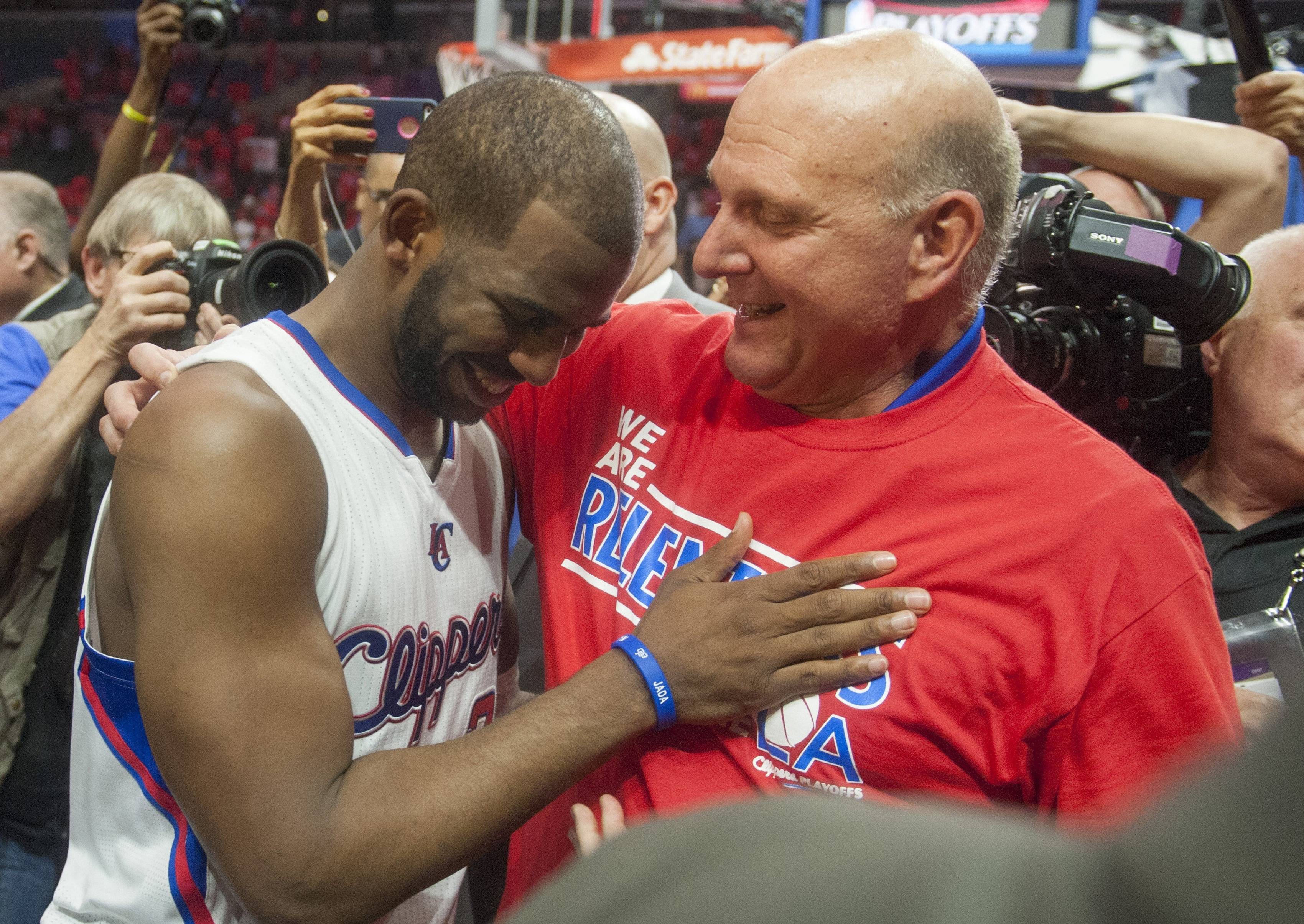 詹姆斯官方宣布重返赛场新规,日本队引发争议!观众掌声雷动